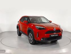 Rojo Usado 2022 Toyota Yaris Hybrid Style SUV | 25.100 € (Precio justo)
