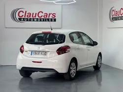 Blanco Usado 2018 Peugeot 208 Active Utilitario | 9500 € (Precio justo)