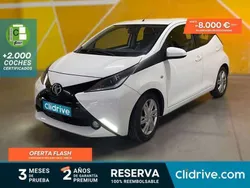 Blanco Usado 2015 Toyota Aygo X-play Utilitario | 7690 € (Precio justo)