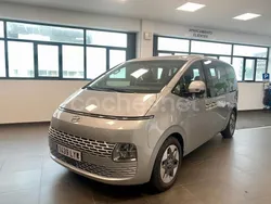 Gris / plata Usado 2023 Hyundai Staria Van | 40.900 € (Precio justo)