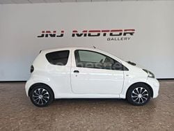 Blanco Usado 2010 Toyota Aygo Connect Style Utilitario | 4490 € (Precio justo)