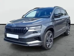 Gris grafito metalizado Nuevo 2025 Skoda Karoq SportLine SUV | 30.990 € (Precio justo)