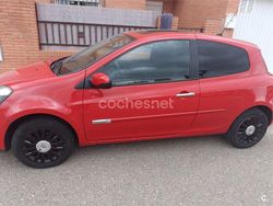 Rojo Usado 2012 Renault Clio IV Authentique Berlina | 5850 € (Precio justo)