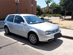 Gris / plata Usado 2002 VW Golf IV Advance Berlina | 2000 €