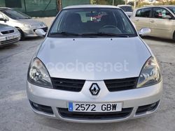 Gris / plata Usado 2008 Renault Clio II Authentique Berlina | 3999 € (Precio justo)
