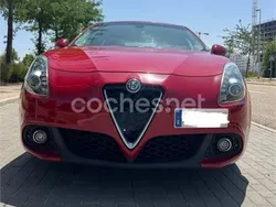Rojo Usado 2017 Alfa Romeo Giulietta Super Utilitario | 11.900 € (Precio justo)