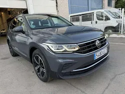 Gris / plata Usado 2021 VW Tiguan Life SUV | 23.500 € (Buen precio)