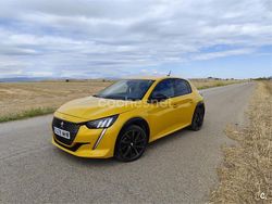Amarillo Usado 2023 Peugeot 208 GT Utilitario | 14.999 € (Precio justo)