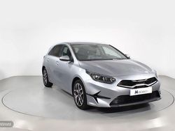 Gris / plata Usado 2022 Kia Ceed Berlina | 18.600 € (Un poco caro)