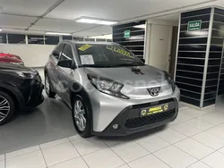 Gris / plata Usado 2022 Toyota Aygo Play Utilitario | 14.700 € (Un poco caro)