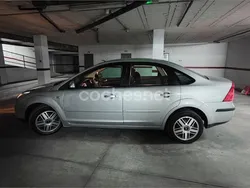 Gris / plata Usado 2007 Ford Focus Ghia Berlina | 4999 € (Precio justo)