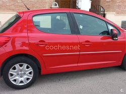 Rojo Usado 2011 Peugeot 207 Access Berlina | 5000 € (Precio justo)