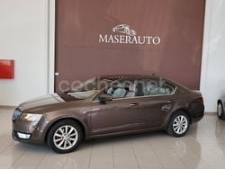 Marrón Usado 2013 Skoda Octavia Elegance Berlina | 12.500 €