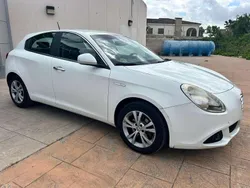 Blanco Usado 2010 Alfa Romeo Giulietta Distinctive Utilitario | 4990 € (Precio justo)