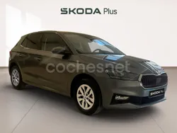Gris / plata Usado 2024 Skoda Fabia Selection Berlina | 17.900 € (Caro)