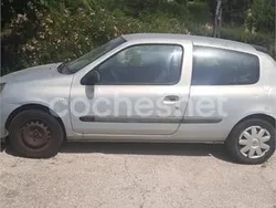Gris / plata Usado 2004 Renault Clio II Authentique Berlina | 2650 € (Buen precio)