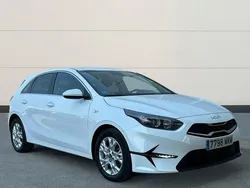 Blanco Usado 2024 Kia Ceed | 21.300 € (Un poco caro)