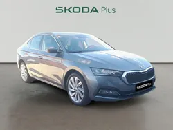 Gris Usado 2024 Skoda Octavia Selection Berlina | 31.990 € (Precio justo)