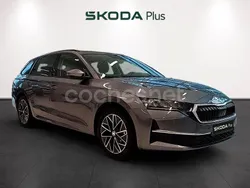 Gris / plateado Usado 2025 Skoda Octavia Selection Familiar | 32.900 € (Precio justo)