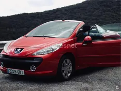 Rojo Usado 2008 Peugeot 207 CC Descapotable | 5600 € (Precio justo)