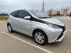 Gris / plata Usado 2016 Toyota Aygo X-play Utilitario | 8200 € (Precio justo)