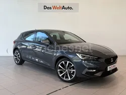 Gris Nuevo 2025 Seat Leon FR Berlina | 29.990 € (Caro)