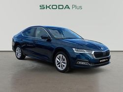 Azul Usado 2024 Skoda Octavia Ambition Berlina | 25.490 € (Precio justo)