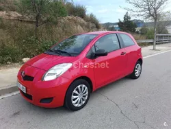 Rojo Usado 2011 Toyota Yaris Live Berlina | 6100 € (Precio justo)