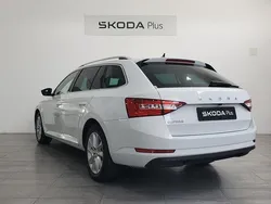 Blanco Usado 2019 Skoda Superb Ambition Familiar | 22.500 € (Precio justo)