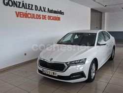 Blanco Usado 2022 Skoda Octavia Ambition Berlina | 19.200 € (Precio justo)