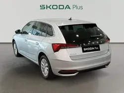 Gris plata Nuevo 2024 Skoda Scala Selection Utilitario | 23.290 € (Precio justo)
