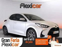 Blanco Usado 2024 Toyota Yaris Hybrid Style Berlina | 22.490 € (Precio justo)