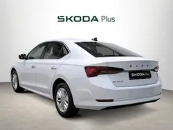 Blanco Usado 2024 Skoda Octavia Ambition | 25.540 € (Precio justo)