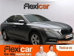 Gris / plata Usado 2022 Skoda Octavia Ambition Berlina | 19.490 € (Precio justo)