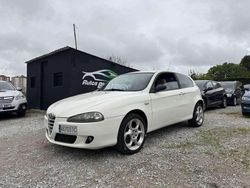Blanco Usado 2005 Alfa Romeo 147 Distinctive Utilitario | 3490 € (Precio justo)