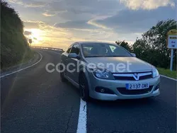 Beige Usado 2005 Opel Astra GTC Cosmo Berlina | 4999 € (Caro)
