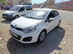 Blanco Usado 2014 Kia Rio Berlina | 7000 € (Precio justo)