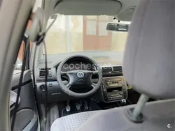 Gris / plata Usado 2002 VW Sharan Comfortline Monovolumen | 3500 €