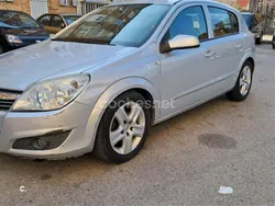 Gris / plata Usado 2009 Opel Astra Enjoy Berlina | 3200 € (Buen precio)