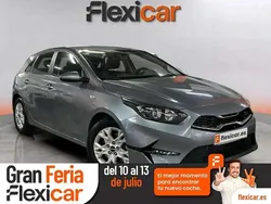 Gris Usado 2023 Kia Ceed Berlina | 15.690 € (Buen precio)