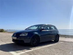 Azul Usado 2005 VW Golf IV Trendline Berlina | 3600 € (Buen precio)