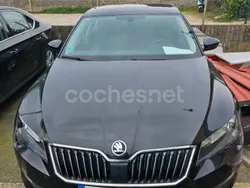 Negro Usado 2018 Skoda Superb Ambition Berlina | 4800 €
