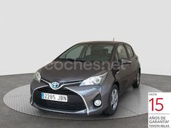 Gris / plata Usado 2014 Toyota Yaris Hybrid Active Berlina | 10.490 € (Precio justo)