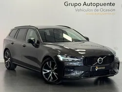 Gris / plata Usado 2023 Volvo V60 Plus Familiar | 29.990 € (Un poco caro)