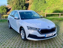 Blanco Usado 2021 Skoda Octavia Ambition Familiar | 14.900 € (Precio justo)