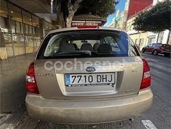 Beige Usado 2005 Kia Cerato LX Berlina | 2900 € (Un poco caro)