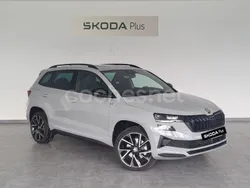 Gris Usado 2024 Skoda Karoq SportLine SUV | 34.800 €