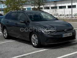 Gris / plata Usado 2021 VW Golf VIII Life Familiar | 19.900 €