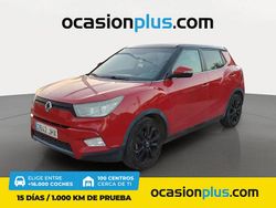 Rojo Usado 2015 Ssangyong (KGM) Tivoli Limited SUV | 9150 €