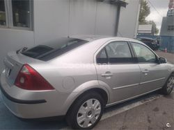 Gris / plata Usado 2004 Ford Mondeo Futura Berlina | 3000 € (Buen precio)
